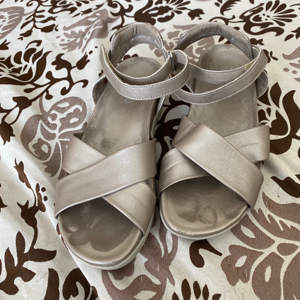 Munro Womens Brinn Taupe Ankle Strap Sandals Sz 9